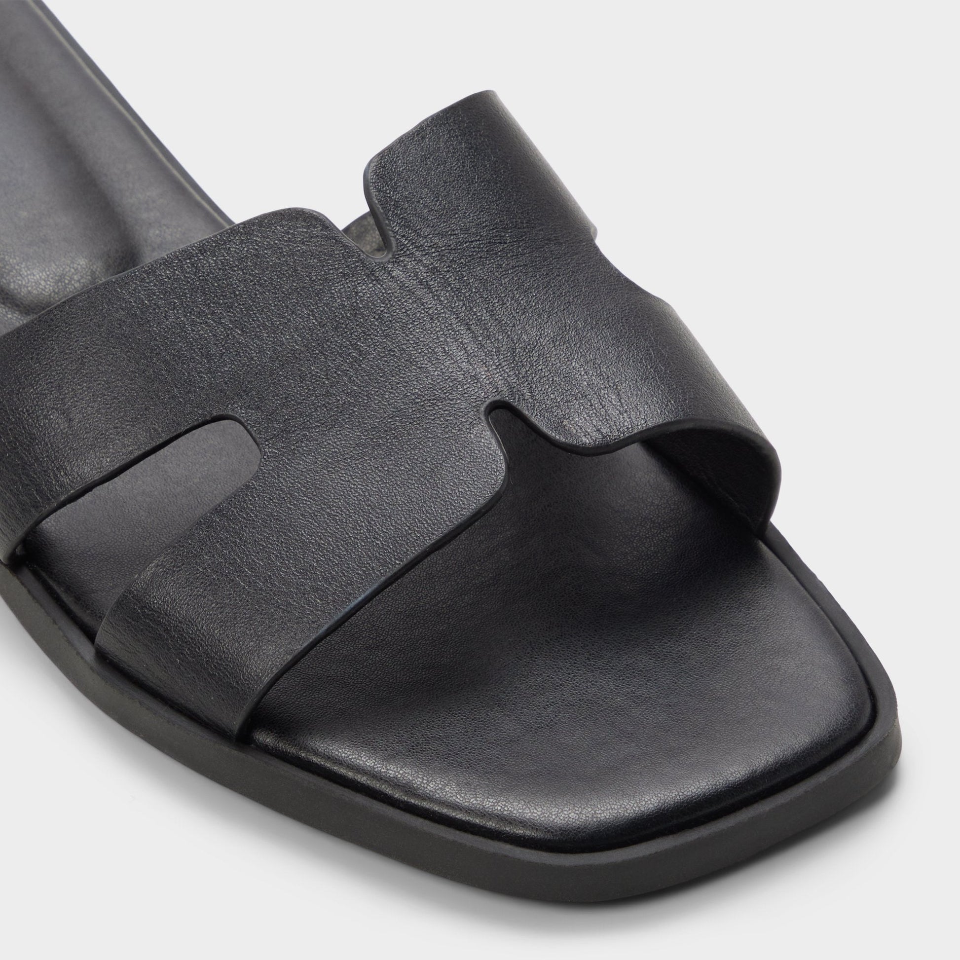 Itsandalb in Black -  Aldo Black