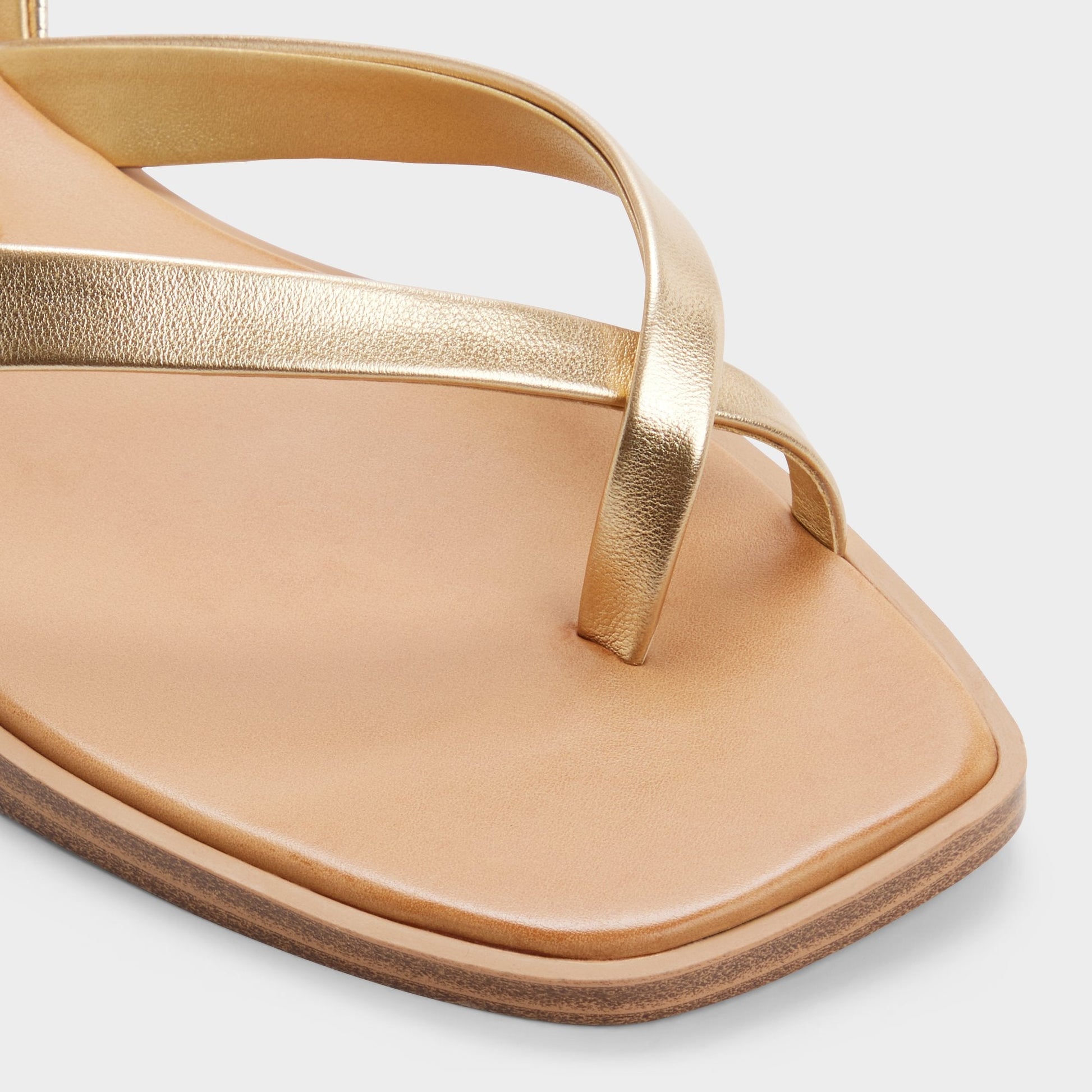 Daressi in Gold - Flat sandal Aldo Gold