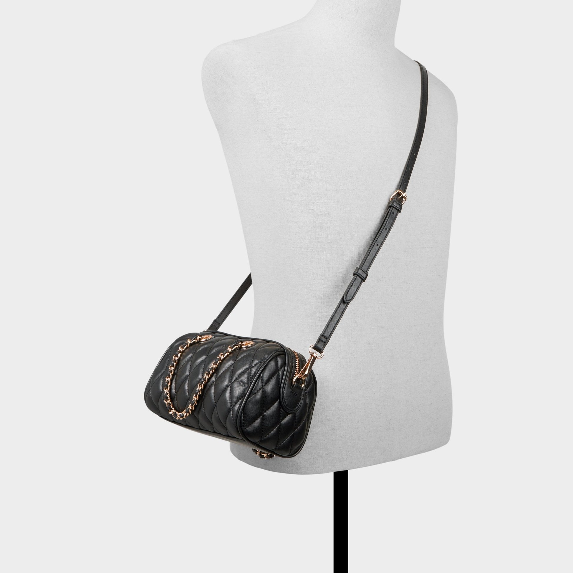 Skarletteex in Black - Barrel bag Aldo Black