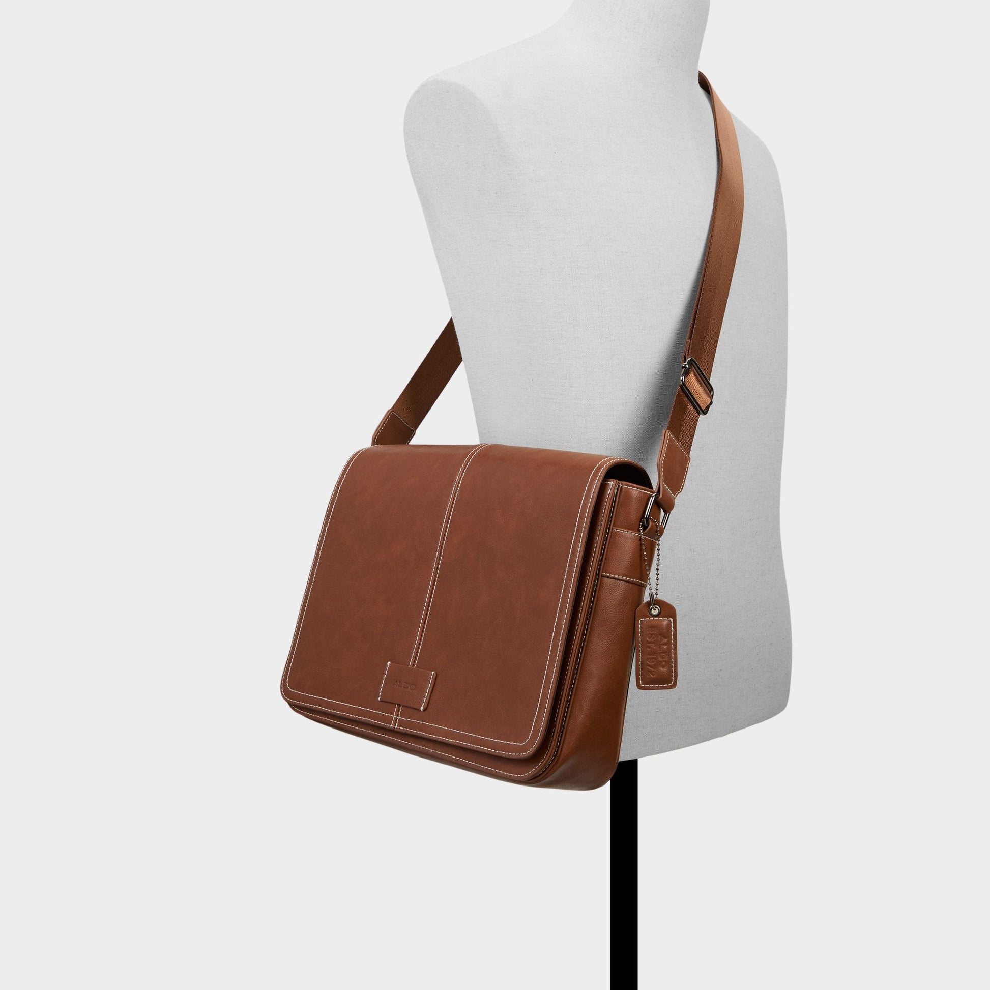 Wigoandd in Cognac - Messenger bag Aldo Cognac